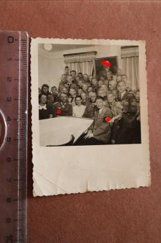 Foto - Ritterkreuz und DKiG Träger Walter Elflein ?  beim Besuch einer HJ-Gruppe